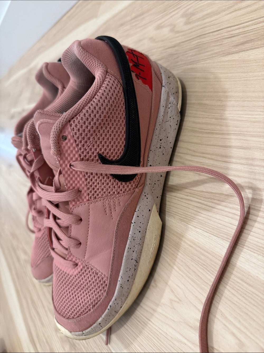 Nike Mens Dusty Rose Athletic Sneakers with Black Swoosh size 10